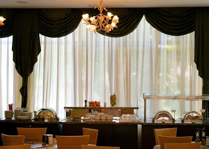 호텔 Hotel Saturn 5*