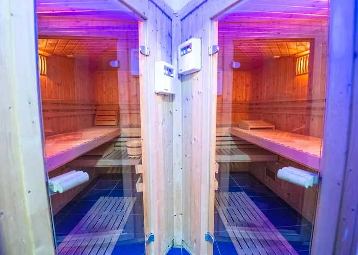 호텔 Hotel Saturn 5*