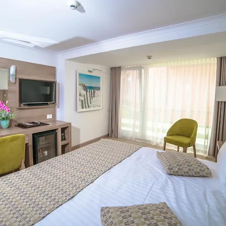 מלון Hotel Saturn סאטורן