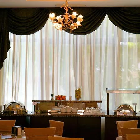 호텔 Hotel Saturn 5*
