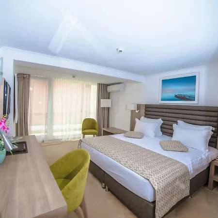מלון Hotel Saturn סאטורן
