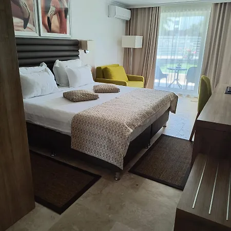 Hotel Saturn 5*